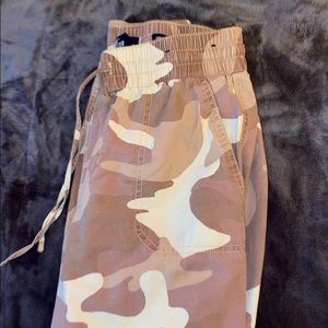 Hollister Camo High Rise Joggers🤩